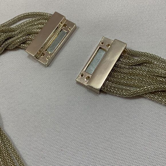 Beautiful silvertone necklace with magnetic closure - Picture 5 of 6